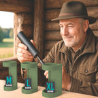 Drei grüne, unterschiedlich große Schalldämpferhalter mit den Größen M, L und XL und den Maßen 48 mm, 58 mm und 68 mm nebeneinander auf einem Holztisch.